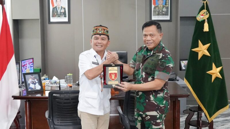 Pangdam XXII/Tambun Bungai Menerima Kunjungan Silaturahmi Gubernur Kalteng.