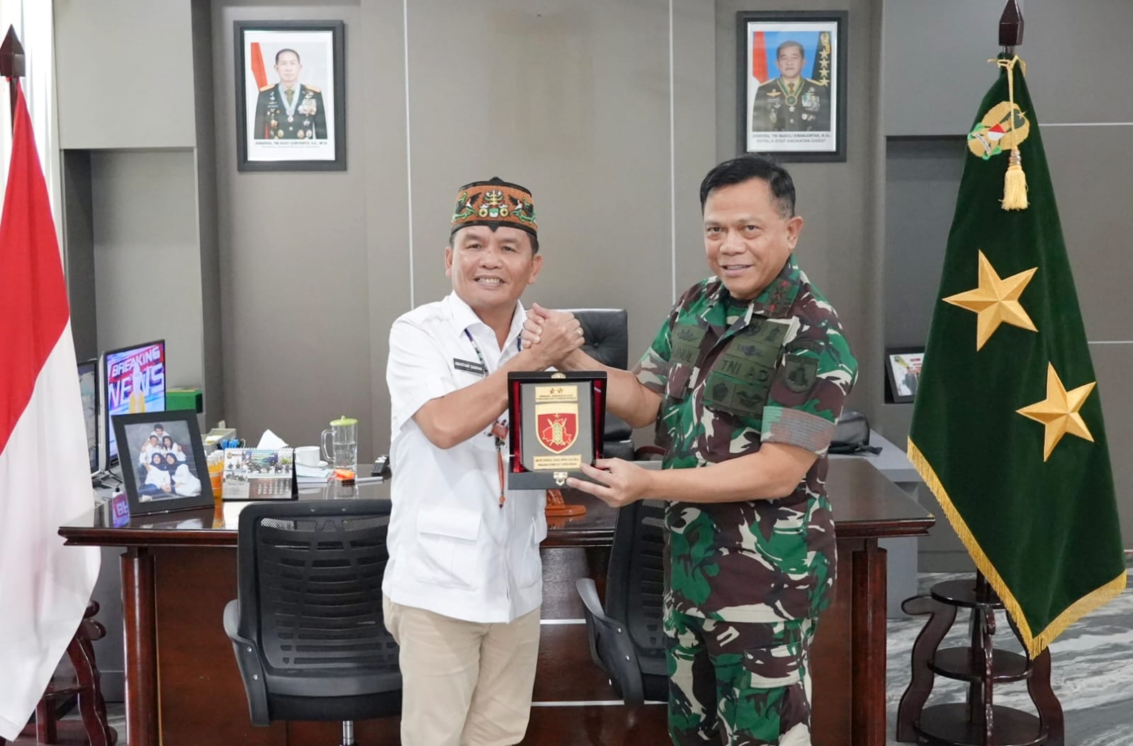 Pangdam XXII/Tambun Bungai Menerima Kunjungan Silaturahmi Gubernur Kalteng.