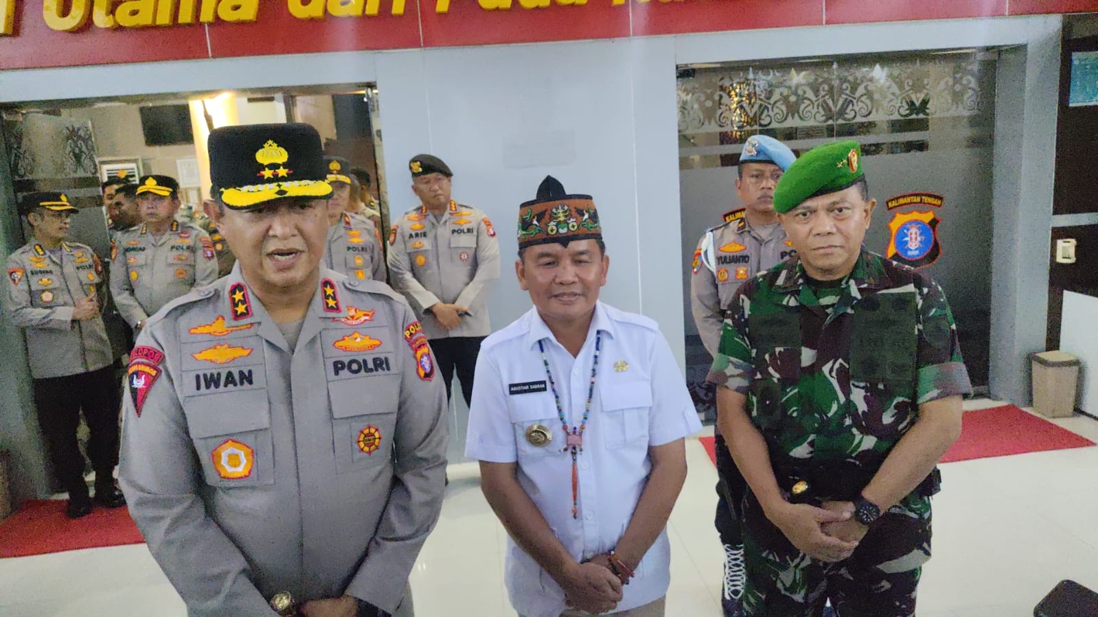 Jalin Silahturahmi, Kapolda Kalteng Menerima Kunjungan Gubernur Kalteng H. Agustiar Sabran Bersama Pangdam XXII/Tambun Bungai Mayjen TNI Zainul Arifin