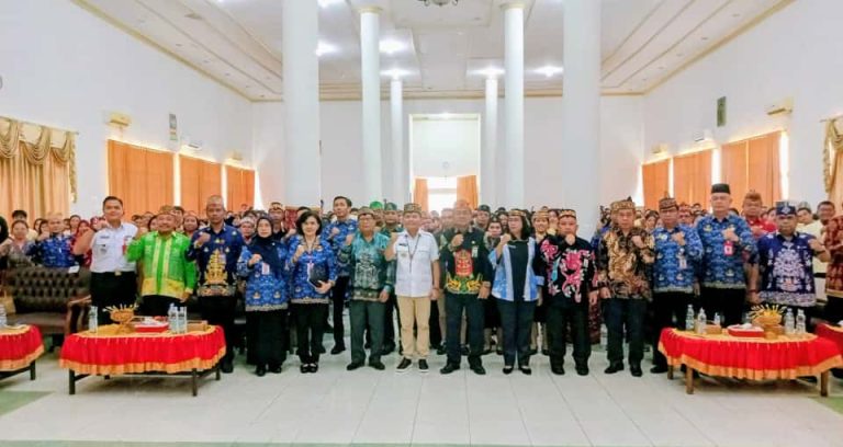 Gubernur Programkan Satu Rumah Satu Sarjana.