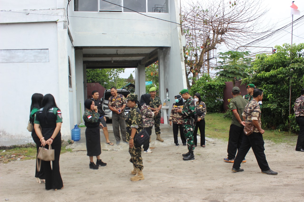 Berikan Rasa Aman, Anggota Kodim 1016/Plk Bersama Ormas Patroli di Gereja Pantekosta