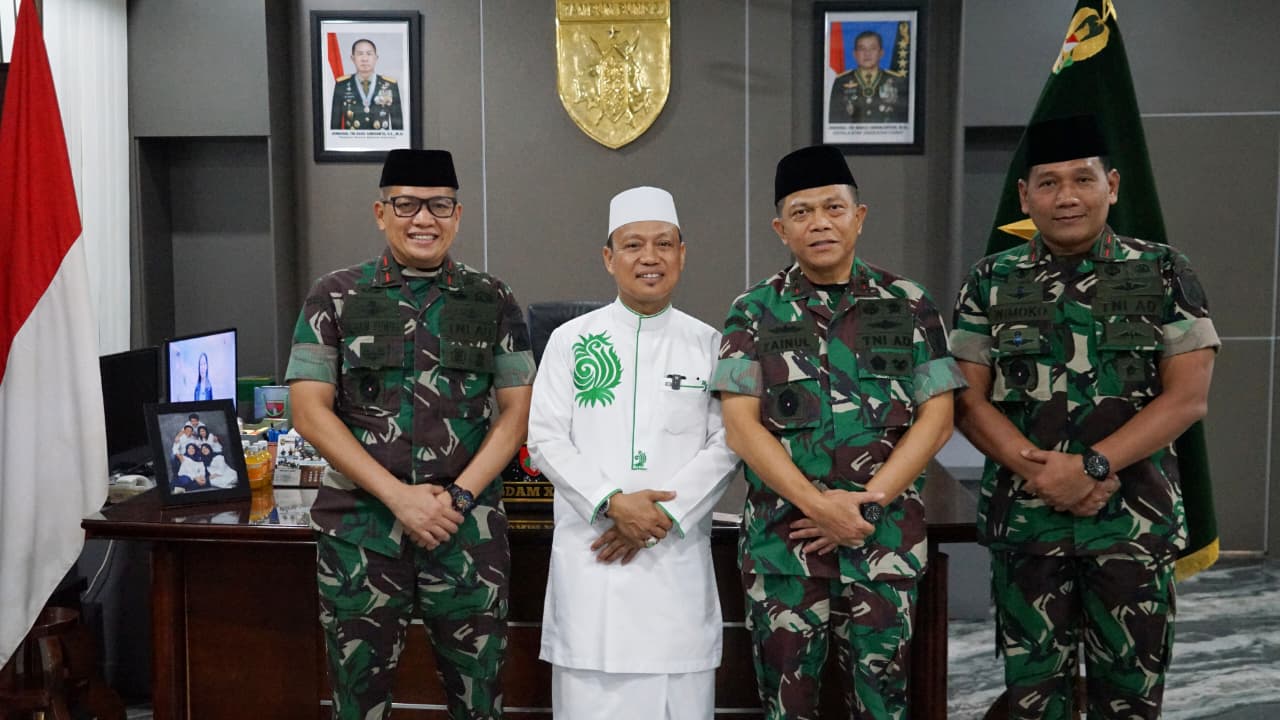 Ribuan Masyarakat Penuhi Lapangan Kodam XXII/Tambun Bungai.