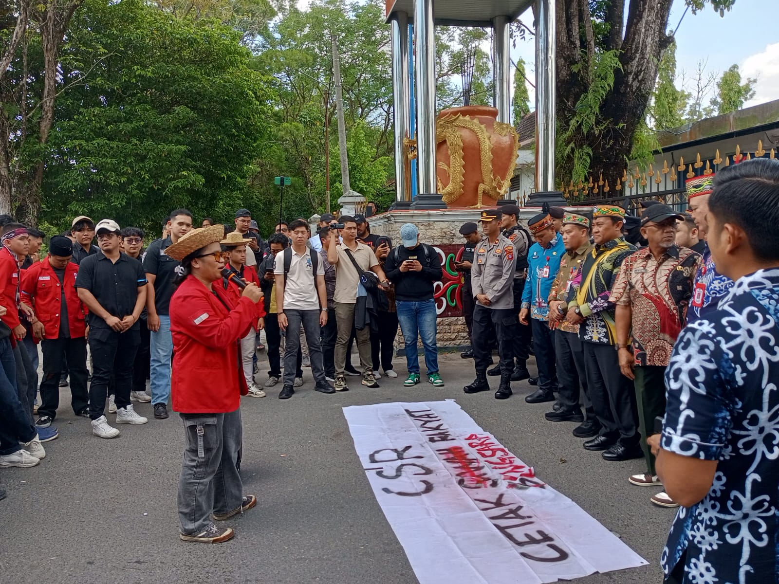 Aliansi Mahasiswa Kalteng Demo Program Cetak Sawah