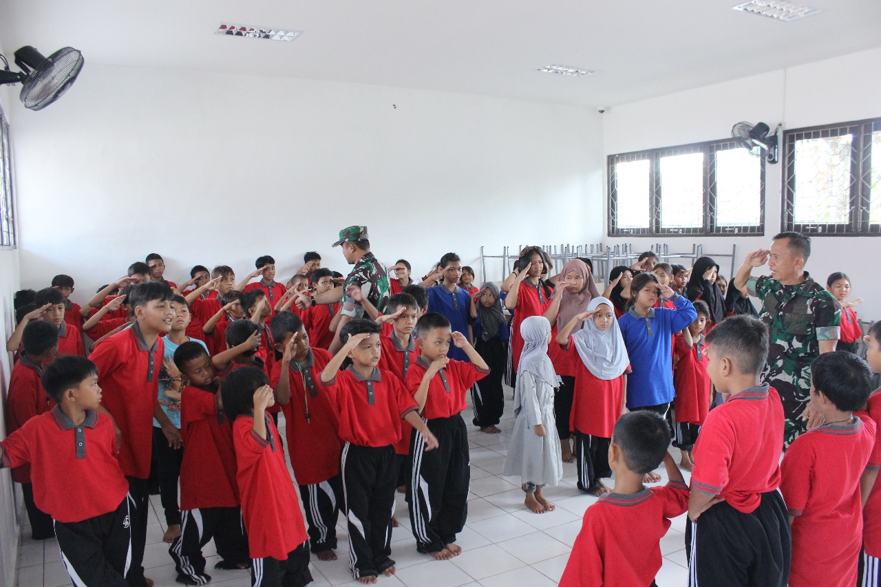 Tanamkan Rasa Cinta Tanah Air, Anggota Kodim 1016/Plk Berikan Materi Wasbang