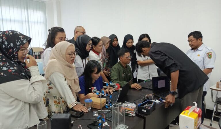 Akademisi UPR Kenalkan Alat Praktikum Fisika Berbasis Mikrokontroler