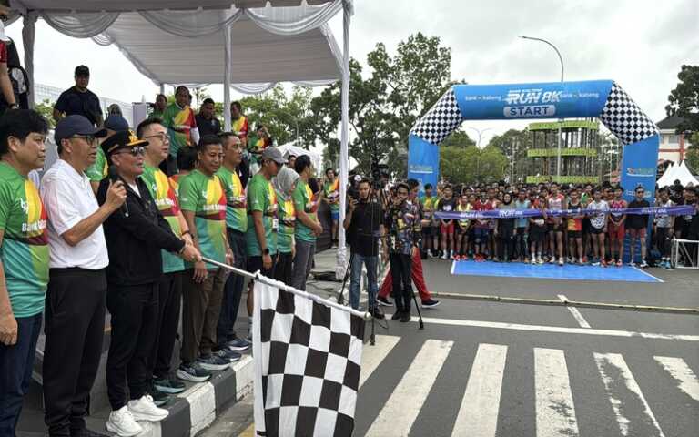 Ribuan Warga Serbu Bunbes Ikuti Bank Kalteng Run 8K.