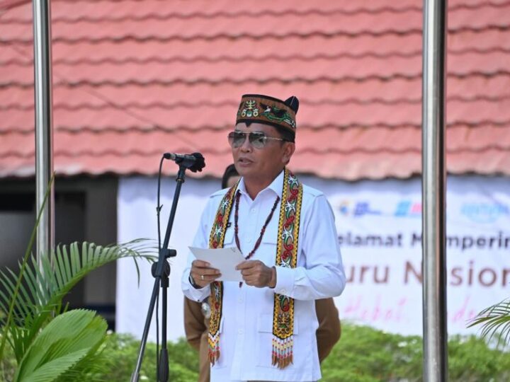 Gubernur Ajak Orang Tua Hargai Jerih Payah Guru.