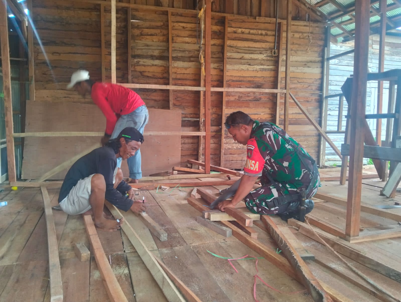 Babinsa Kodim 1016/Plk Monitoring Bedah Rumah Tidak Layak Huni