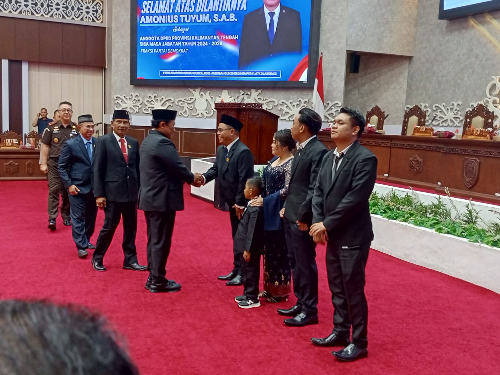 Arton S.Dohong Lantik Anggota DPRD Amomius Tuyum PAW 2024-2029 Gantikan Jimmy Carter.