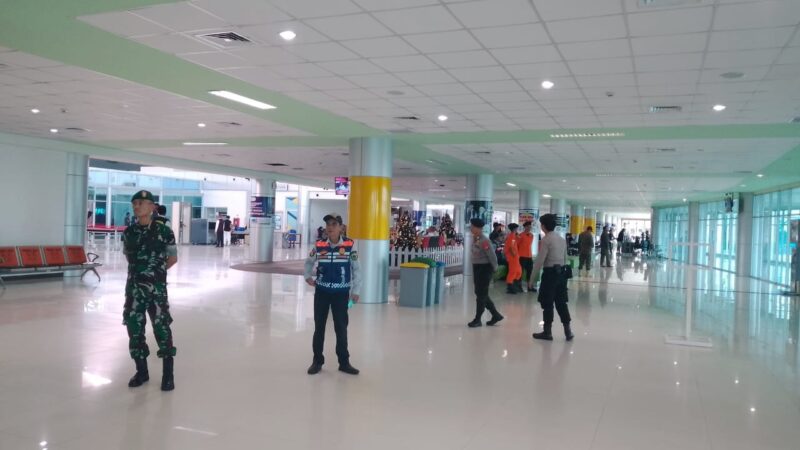 Pastikan Keamanan Dan Kenyamanan Penumpang, Anggota Kodim 1016/Plk Laksanakan Pengamanan Di Bandara Tjilik Riwut
