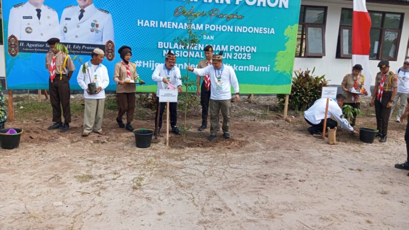 Peringati Hari Menanan, Herson B.Aden Wakili Gubernur Tanam Pohon Indonesia.