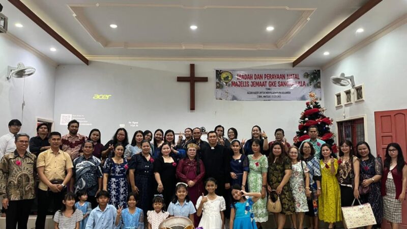 Menguatkan Kasih Persaudaraan Dalam Jemaat, Majelis Jemaat GKE Sangkakala Rayakan Natal Perdana.