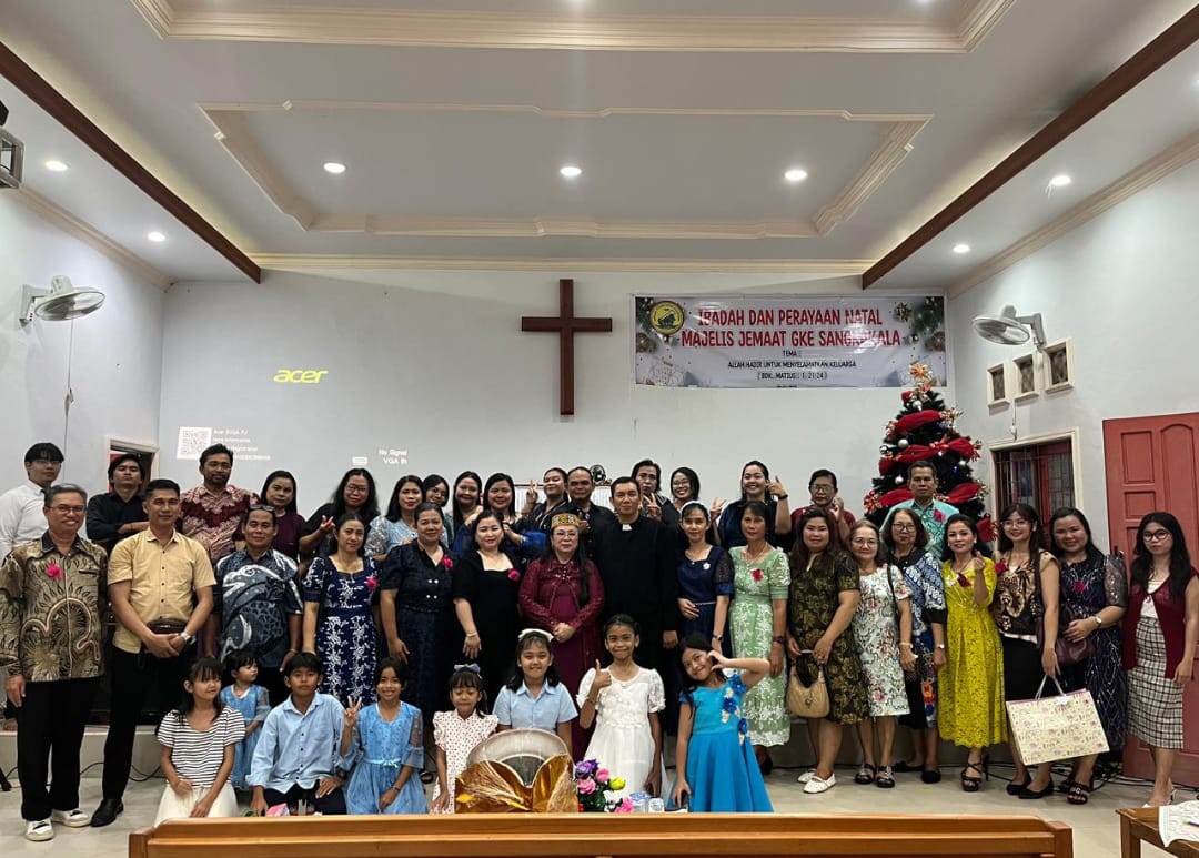 Menguatkan Kasih Persaudaraan Dalam Jemaat, Majelis Jemaat GKE Sangkakala Rayakan Natal Perdana.