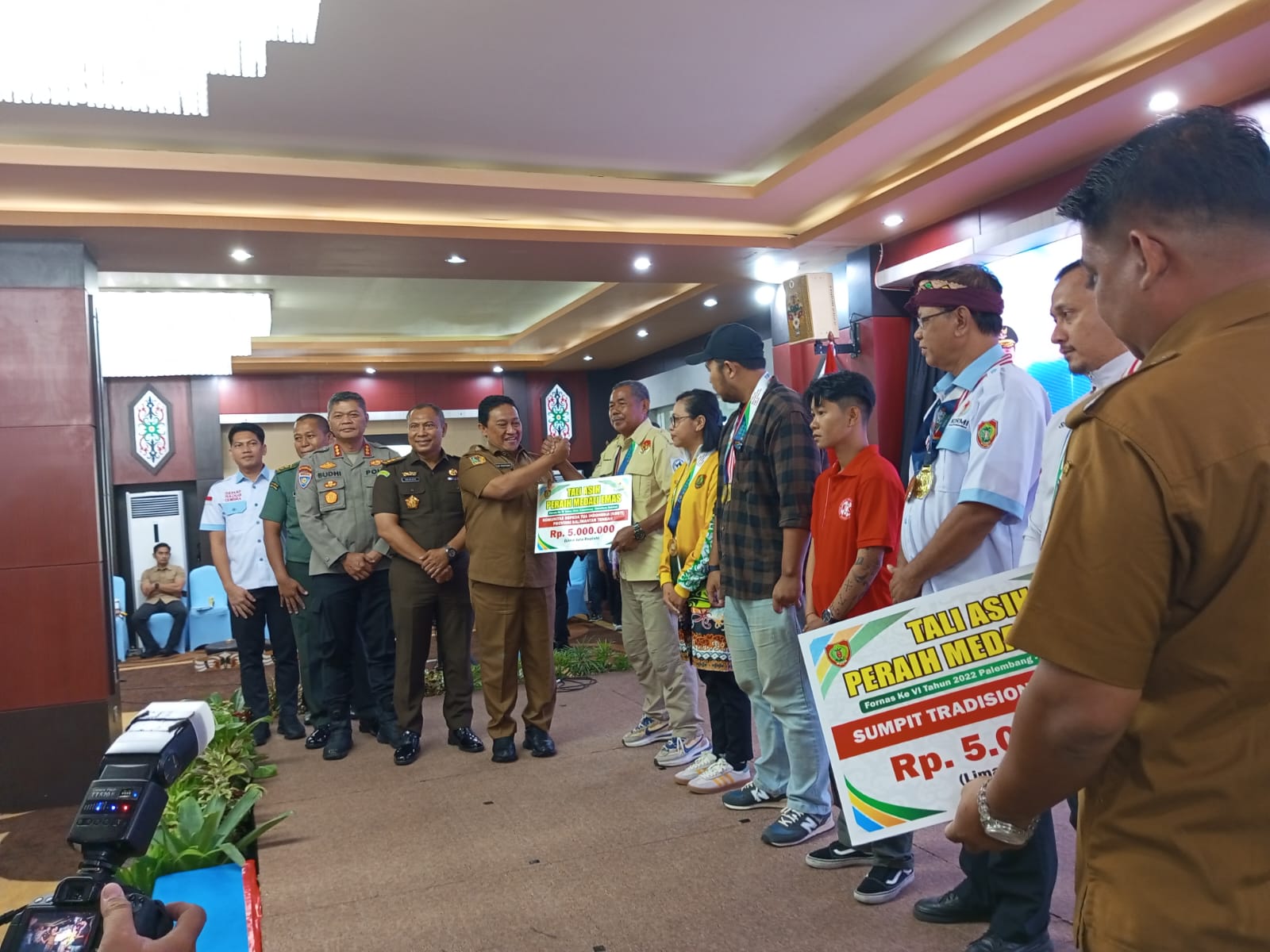 Wagub Edy Pratowo Serahkan Tali Asih FORNAS dan Buka Sarasehan KORMI.