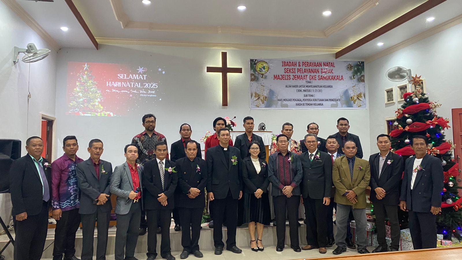 Angkat Sub Tema “Mari Menjadi Penjaga Iman, Penyedia Kebutuhan Dan Penginisiatif Kasih Ditengah Keluarga” SPB GKE Sangkakala Rayakan Natal Dengan Penuh Sukacita.