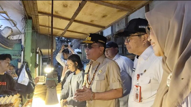 Pasti Ketersediaan Bahan Pokok Aman, Gubernur Turun Ke Pasar Tradisional.