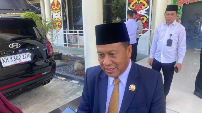 Ketua DPRD Kota Subandi Umumkan Pansus Temuan BPK RI.