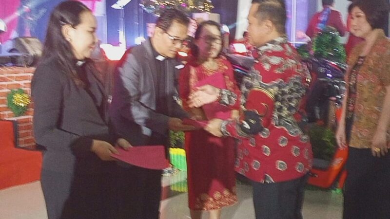 PDI Perjuangan Ibadah dan Rayakan Natal 2025.