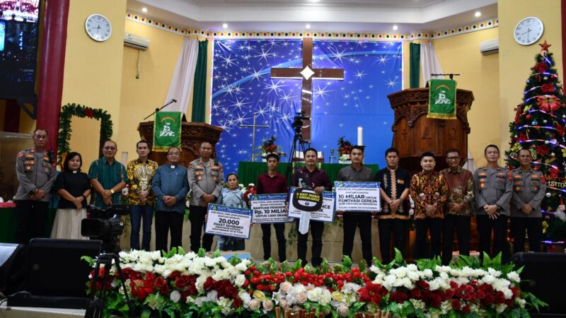 Panitia Natal Nasional 2025 menyalurkan bantuan pendidikan, ambulance, renovasi gereja, dan sembako, di kepulauan Nias