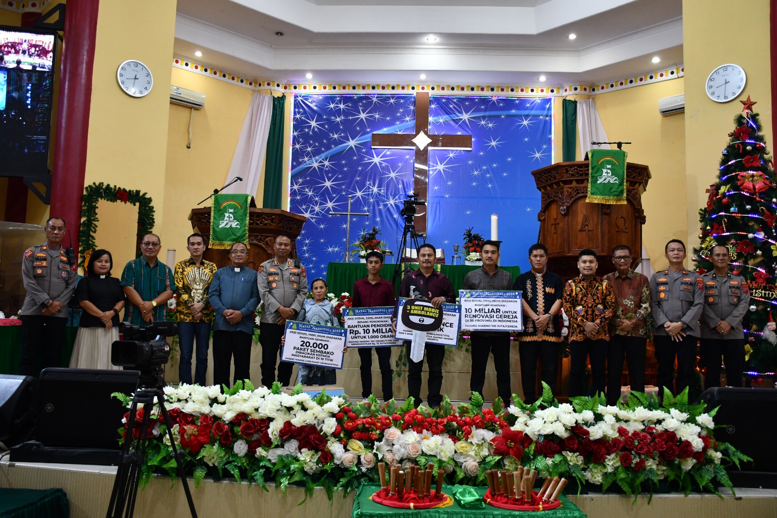 Panitia Natal Nasional 2025 menyalurkan bantuan pendidikan, ambulance, renovasi gereja, dan sembako, di kepulauan Nias