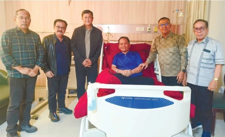 Didiagnosis Maag Akut, Gubernur Di Jenguk Sejumlah Pejabat Kalteng.