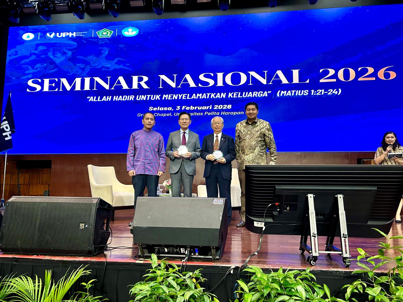 Seminar Nasional 2026 yang Ke-10 Berlangsung di UPH “Kemajuan Satu Negara Dimulai dari SDM”
