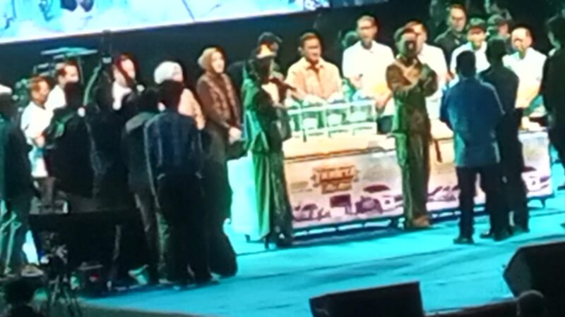 Nasabah Kabupaten Kapuas Menangkan Hadiah Utama Undian Taheta ke XXIX Bank Kalteng Priode 2025.