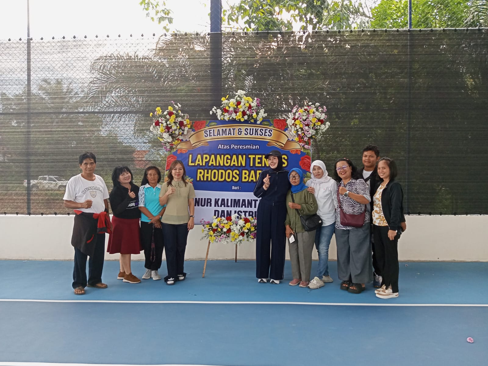 Istri Gubernur Hadiri Peresmian Lapangan Tennis “Rhodos Baboe” Palangka Raya.