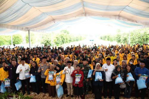 Gubernur Agustiar Sabran Berpesan Untuk Mahasiswa Tetap Semangat Meraih Cita-cita.