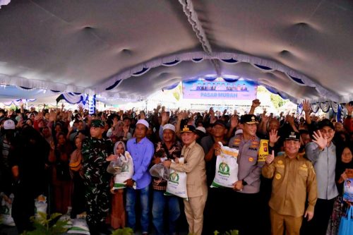 Gubernur Sakurkan Bansos Presiden kepada 37.754 Paket Untuk Warga Kotim.