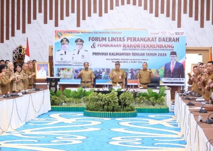 Plt.Sekda Kalteng Leonar S.Ampung Buka Rakortekrenbang.