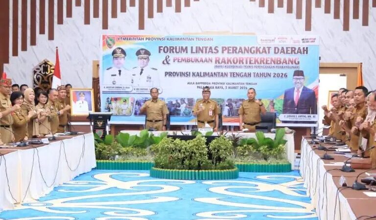 Plt.Sekda Kalteng Leonar S.Ampung Buka Rakortekrenbang.