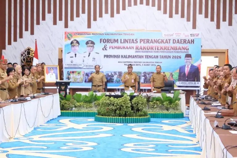 Plt.Sekda Kalteng Leonar S.Ampung Buka Rakortekrenbang.