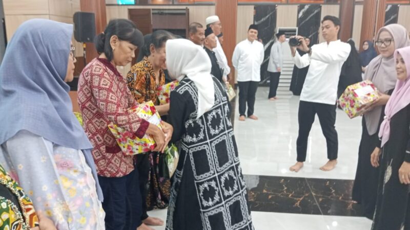 Ustadz Sumardi Bahrani Isi Tausiah di Acara Silaturahmi dan Bukber Jajaran Diknas Kalteng.