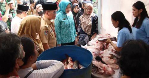 Jelang Idul Fitri, Gubernur Buka Pasar Murah.