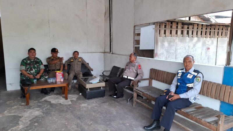 Jalin Silaturahmi Usai Lebaran, Babinsa Komsos Bersama Warga