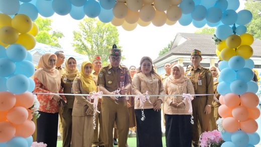 Leonar S.Ampung Resmikan Kantin DWP Kalteng Hadirkan Kantin UMKM.