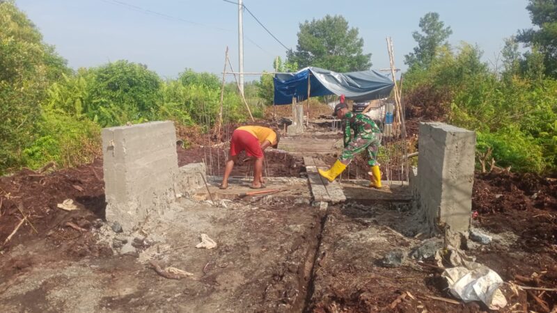 TNI Dan Masyarakat Lanjutkan Pembangunan Jembatan Garuda