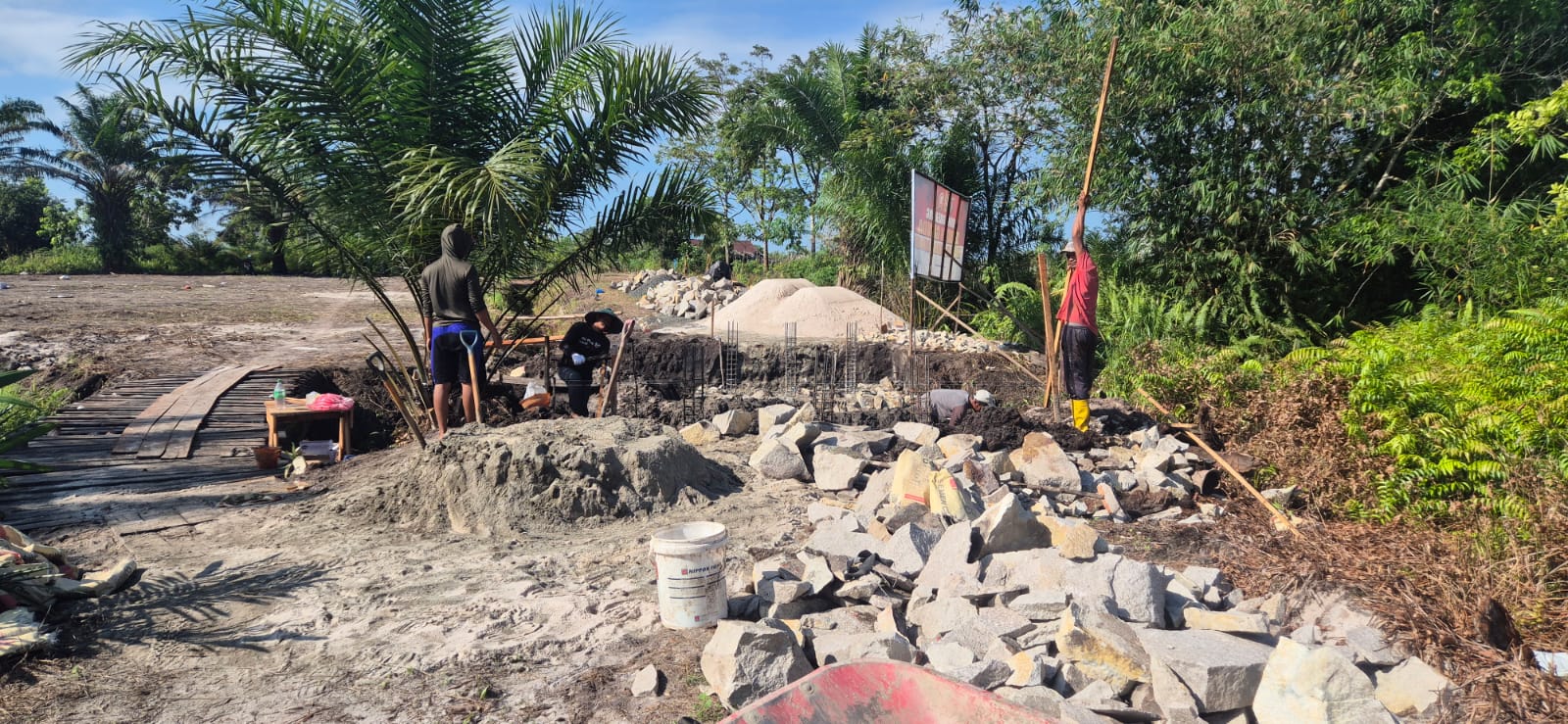 Masyarakat Gembira, Jembatan Garuda Mulai Dibangun