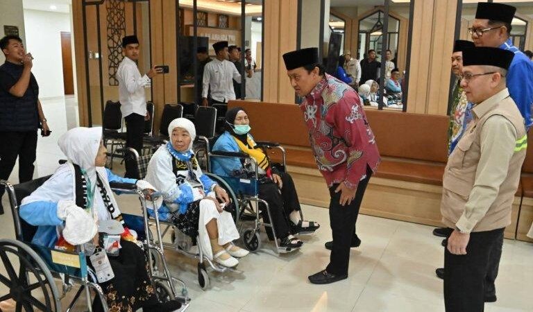 Wagub Edy Pratowo Lepas Kolter BDJ 04 Jamaah Calon Haji Kalteng.