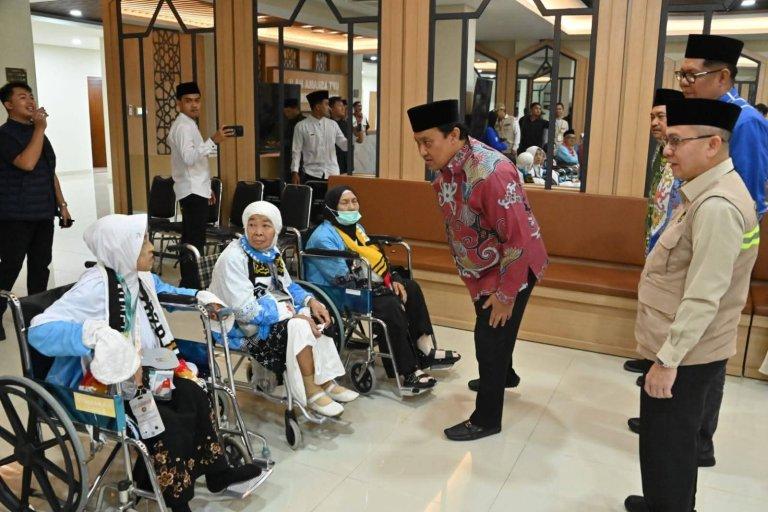 Wagub Edy Pratowo Lepas Kolter BDJ 04 Jamaah Calon Haji Kalteng.