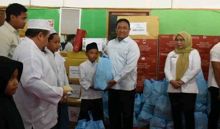 HUT Kalteng ke 69:Wagub Kalteng Edy Pratowo Anjangsana ke LKS Berkah.