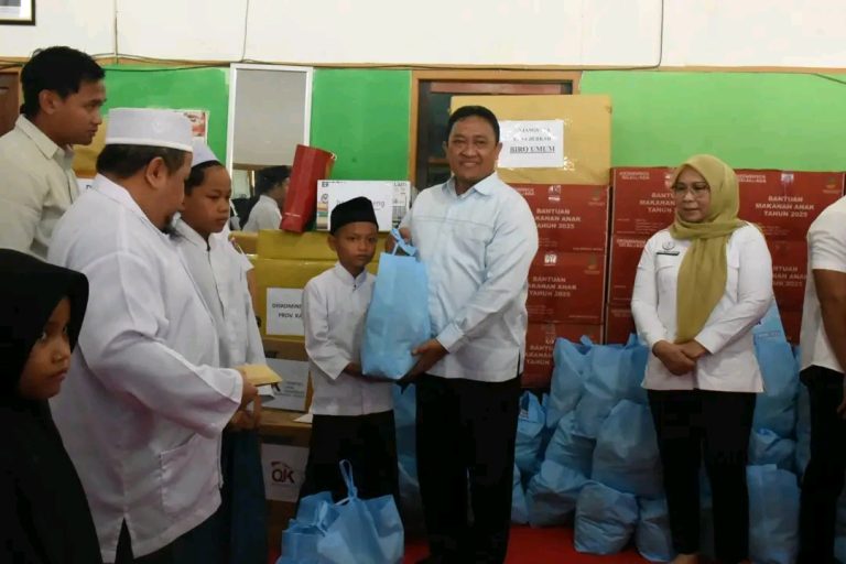 HUT Kalteng ke 69:Wagub Kalteng Edy Pratowo Anjangsana ke LKS Berkah.