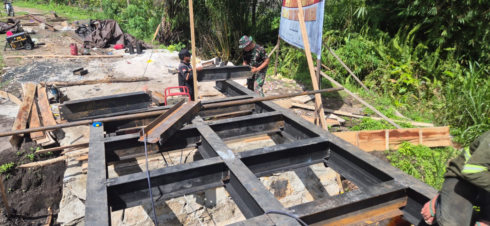 TNI Hadir Untuk Rakyat, Pembangunan Jembatan Garuda Memasuki Proses Perakitan Besi WF