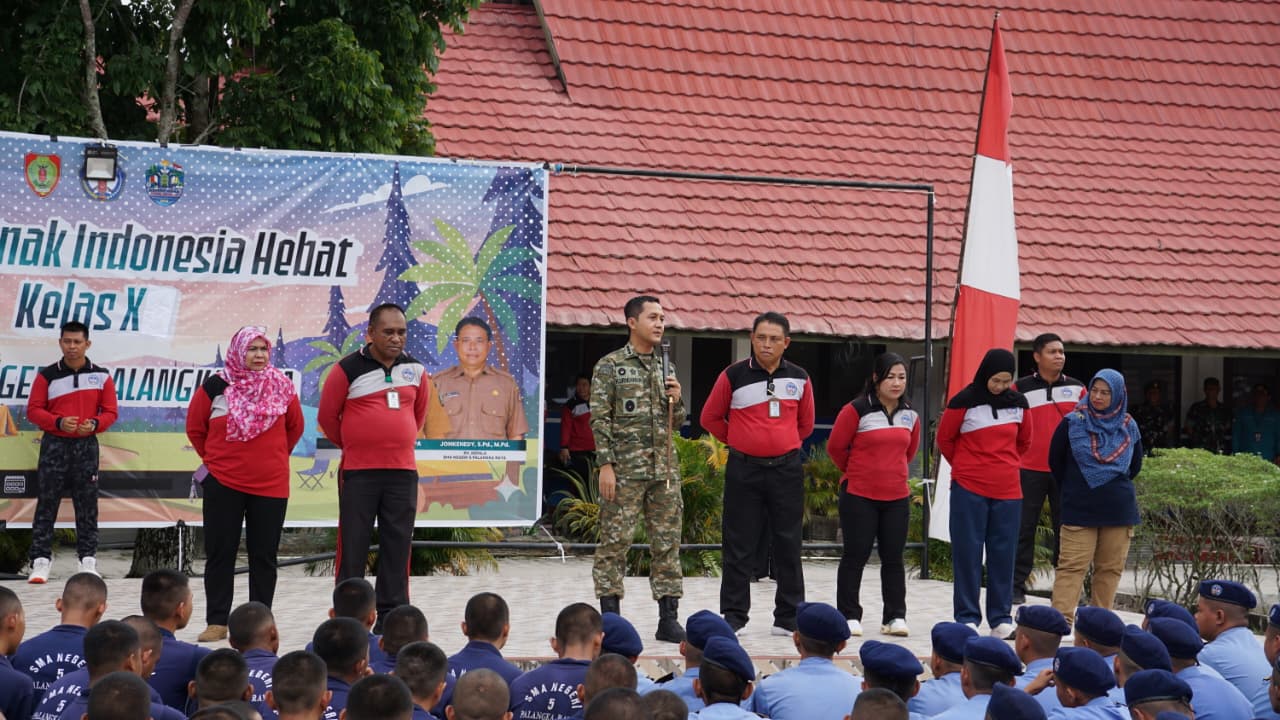 Dandim 1016/Plk Berikan Motivasi Kepada Ratusan Siswa SMA Negeri 5 Palangka Raya