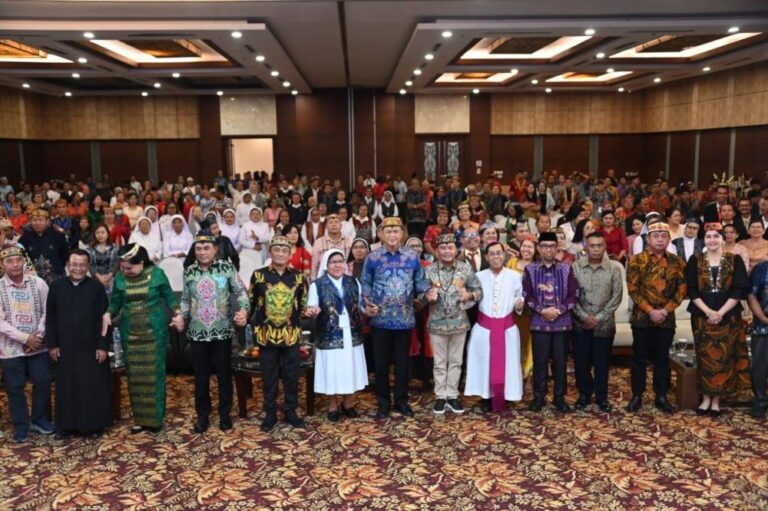 Gubernur Hargai Peran Uskup Jaga Kerukunan