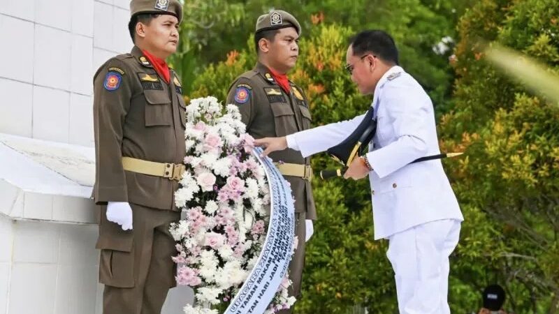 Gubernur Pimpin Apel Ziarah di Taman Makam Pahlawan Sanam Lampang.