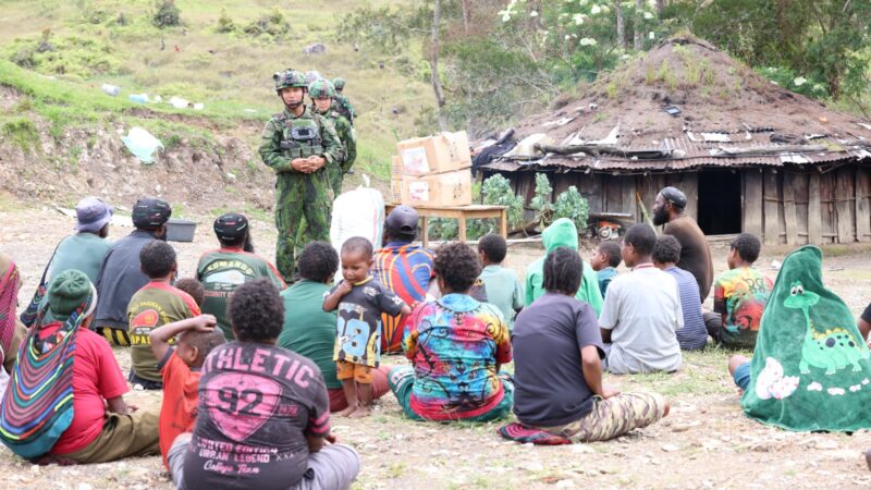 Dinginnya Puncak Papua, Semangat Satgas Pamtas RI-PNG Mobile Yonif 621/Mtg Tetap Menyala.