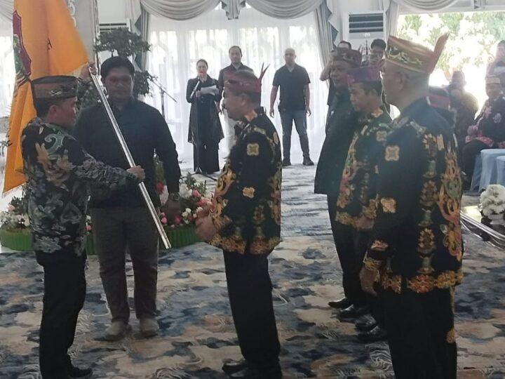 Dilepas Gubernur, Tim Pesparawi Kalimantan Tengah Ikuti Pesparawi Nasional Di Papua Barat.