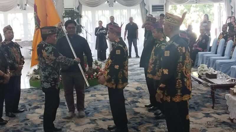 Dilepas Gubernur, Tim Pesparawi Kalimantan Tengah Ikuti Pesparawi Nasional Di Papua Barat.